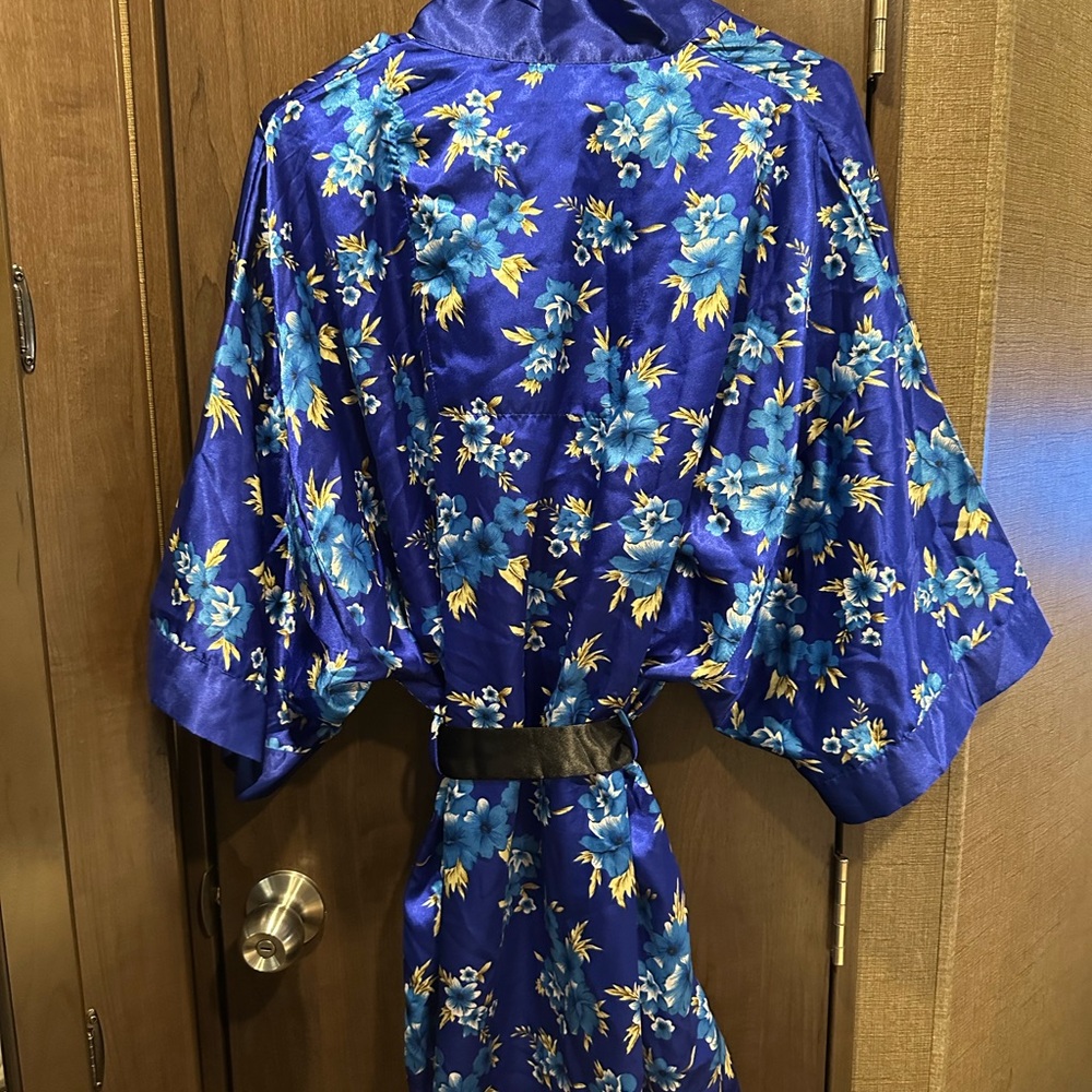 Source Unknown Blue Floral Robe - Picture 2 of 5